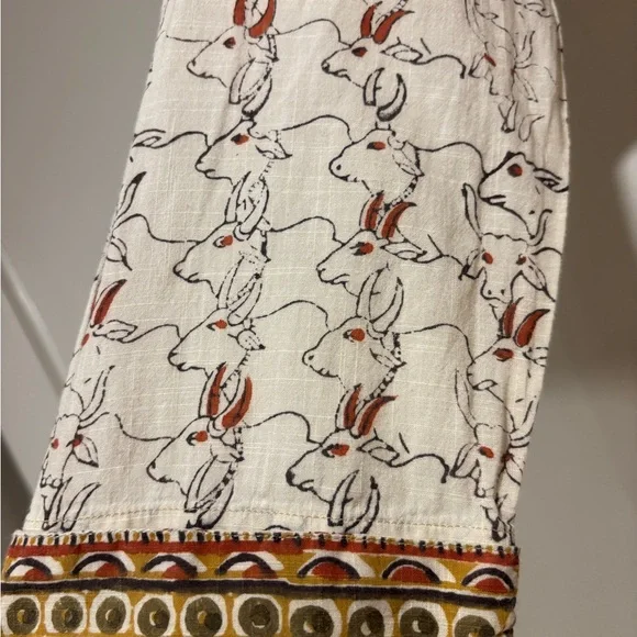 Patterned Button-Up Blouse - Picture 2 of 2